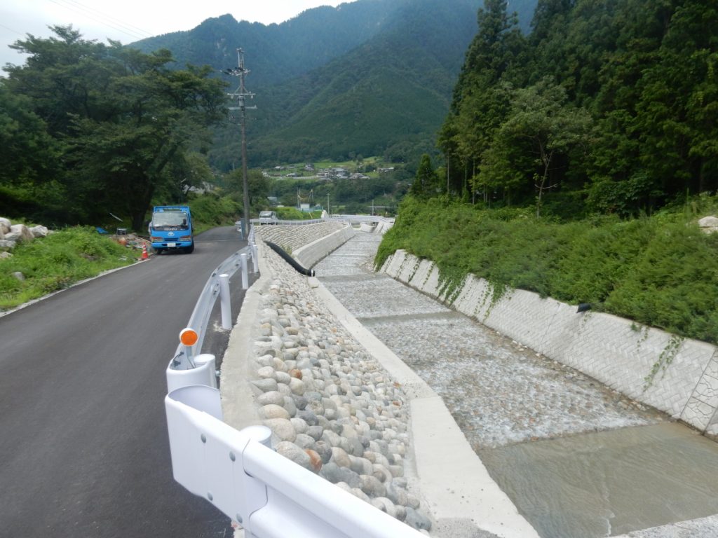 写真　完成した流路工