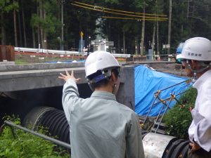 橋梁について質問をする私