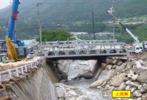 写真　工事中の梨沢橋