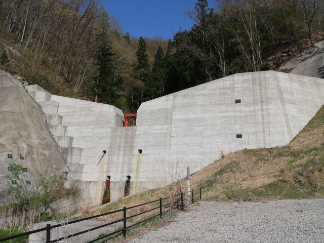 部分透過型砂防堰堤の写真