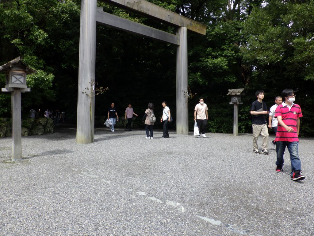 ギリギリ列を保ちながら皆で歩く
