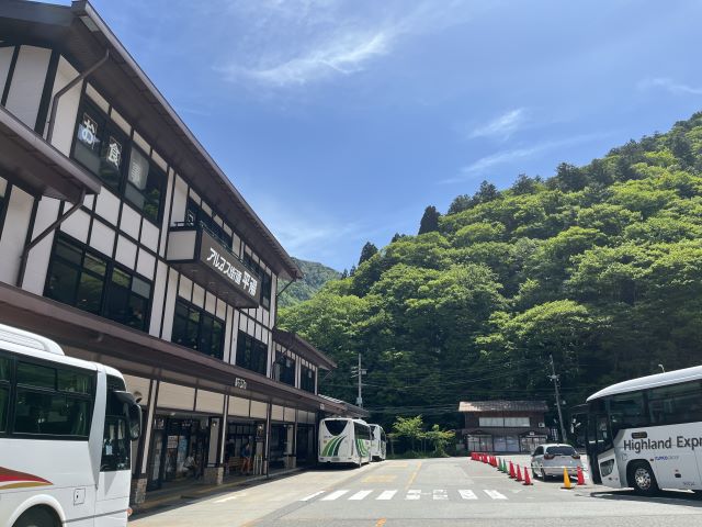 アルプス街道平湯(平湯バスターミナル)