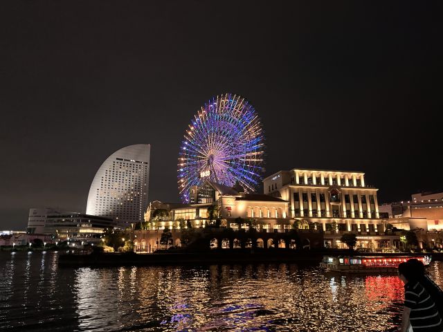 船の上から見る横浜の夜景
