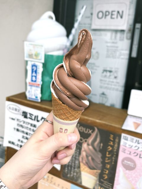 ソフトクリームを購入
塩ミルクとチョコレートのミックス